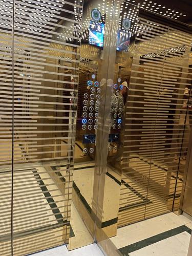 a glass case with a remote control on display at Dreamland Aparts in Chakvi