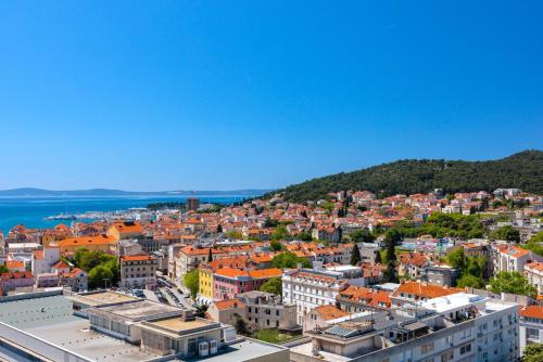 ANTHEA's TOP of SPLIT CENTRE PENTHOUSE