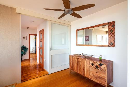 ANTHEA's TOP of SPLIT CENTRE PENTHOUSE