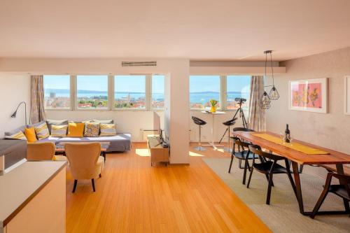 ANTHEA's TOP of SPLIT CENTRE PENTHOUSE