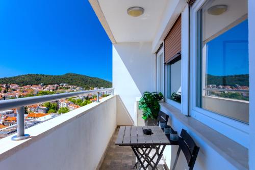 ANTHEA's TOP of SPLIT CENTRE PENTHOUSE