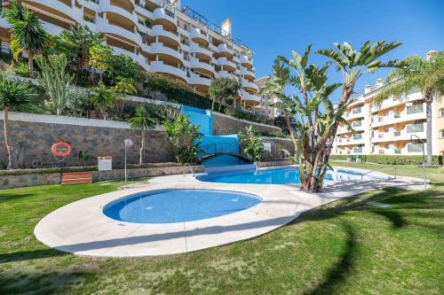 Newly Renovated 3BED Penthouse Retreat with Pools in Prime Location