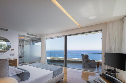 Candia Lux - Iconic Villa with Secluded Beach by etouri