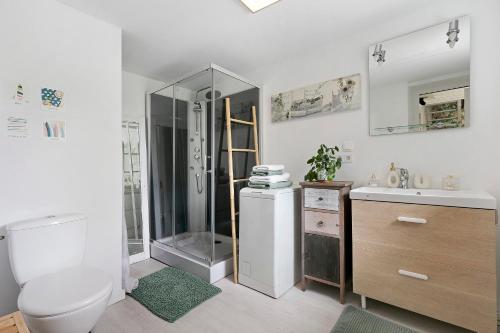 a bathroom with a shower and a toilet and a sink at Gîte La P'tite Longère in Saint-Jacut-les-Pins