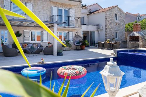 Luxury Sea View Apartment John with Pool & Jacuzzi