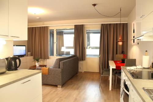 DP Apartments Vaasaにあるキッチンまたは簡易キッチン