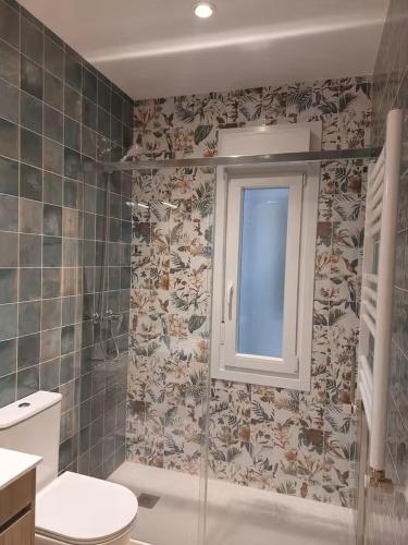 Habitación en apartamento con zonas comunes compartida H4