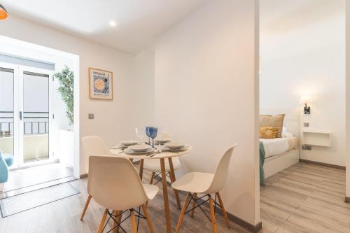 Cosy Central by Atlantic Holiday