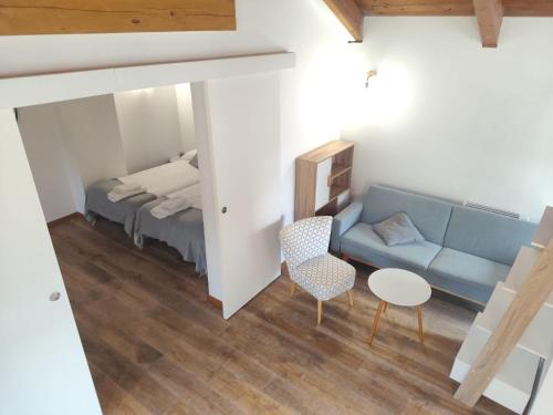 a living room with a couch and a bed at Casa Toronzue in Frajén