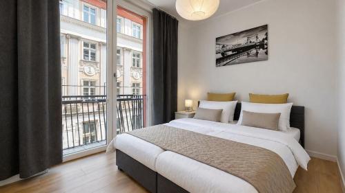 Spacious Old Town Market Square Apartament-AS Home