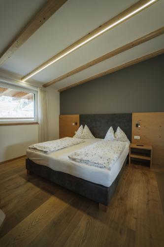 a bedroom with a large bed in a room at Haus Artus in Schenna