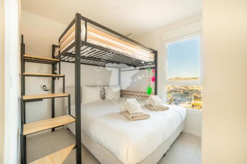 a bedroom with a bunk bed and a window at Silver Tower 7A in Ifach