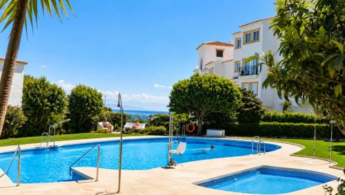 Torremolinos Sea View Townhouse, Pool, BBQ & Workspace - Magnolia Properties