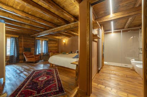a bedroom with a bed and a tub in a room at Ristoro la Crosetta in Caneva