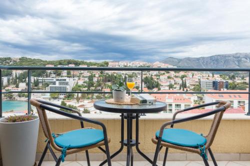 Studio Apartment Julia with balcony and sea view