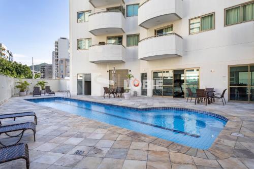 a swimming pool in front of a building at Lobie Botafogo Privilege in Rio de Janeiro