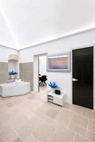 a living room with a tub and a table at Luxury Way Blue Essence in Molfetta