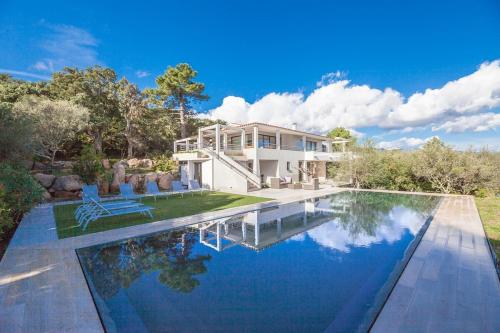 Villa BIANCA 350m2, 5 Suites, Sea View Pool