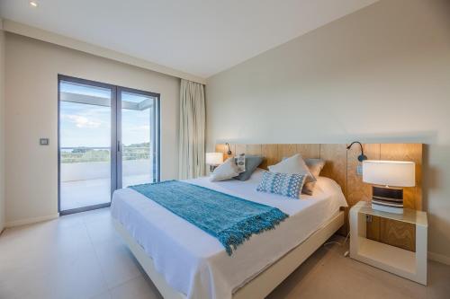 Villa BIANCA 350m2, 5 Suites, Sea View Pool