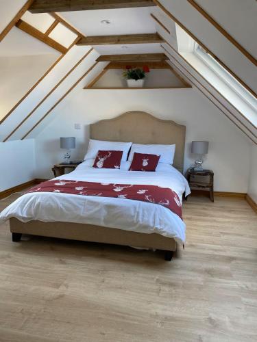a bedroom with a large bed in a attic at Mackenzie Cottage, Kinlochbervie in Oldshore