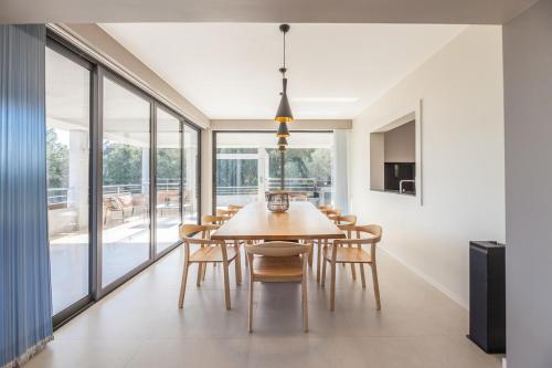 Villa BIANCA 350m2, 5 Suites, Sea View Pool