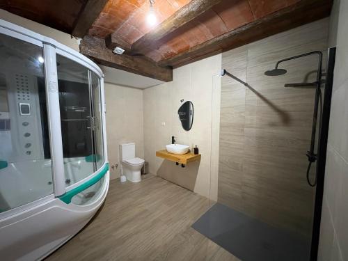 a bathroom with a shower and a toilet at Camino Real in Jerte