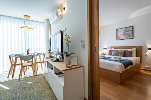 Tradition, Modernity & Light In Porto With Garage
