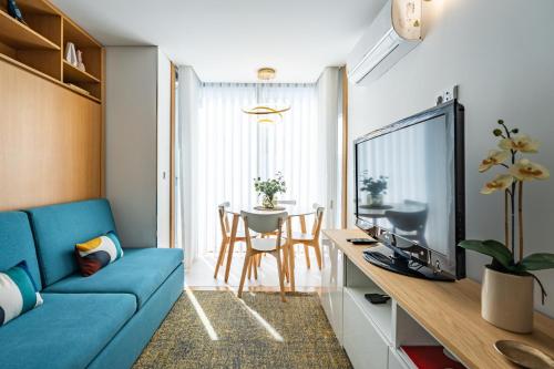 Tradition, Modernity & Light In Porto With Garage
