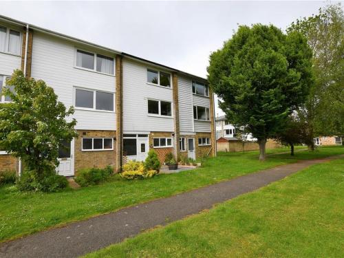an apartment building with a tree in front of it at Bottisham Cosy Double in Bottisham