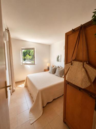 a bedroom with a bed and a window at Mirca by the Sea in Mirce