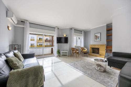 Lagos Modern Comfort by Seewest