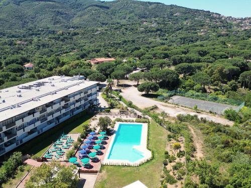an aerial view of a resort with a swimming pool at Residenza Verde Blu - ArgonautiVacanze in Capoliveri