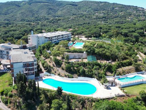 an aerial view of a resort with a swimming pool at Residenza Verde Blu - ArgonautiVacanze in Capoliveri
