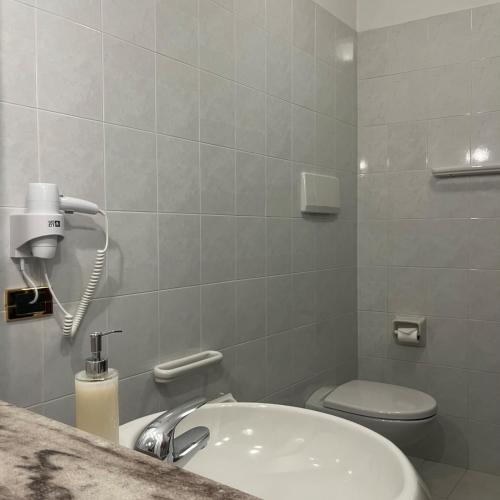 a bathroom with a sink and a toilet at Casa Katy in Garda