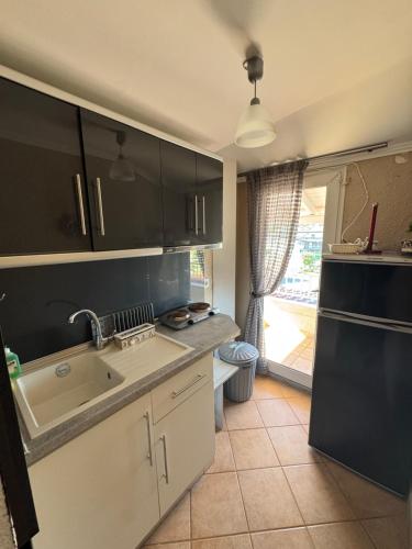 a kitchen with a sink and a refrigerator at Dora sarti in Sarti