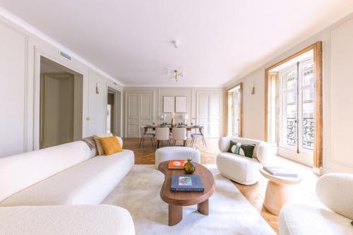 Arc de Triomphe Luxury 3 Bed 3,5 Bath