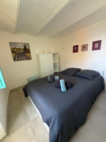 a bedroom with a large bed in a room at La maison jaune in Roquebrune-Cap-Martin