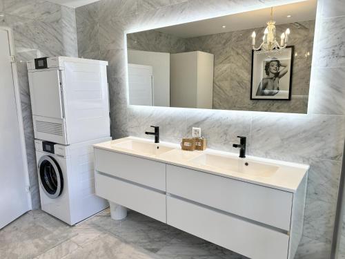 a bathroom with a sink and a mirror at Villa Grande Dame by Fewotessin in Minusio