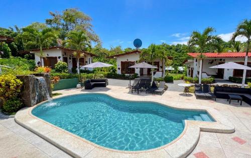 a swimming pool in the middle of a yard at Piedras Blancas Lodge in Puerto Ayora