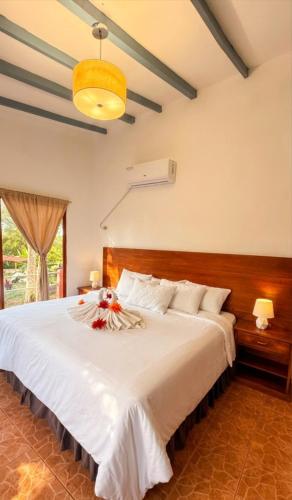 a bedroom with a large white bed in a room at Piedras Blancas Lodge in Puerto Ayora