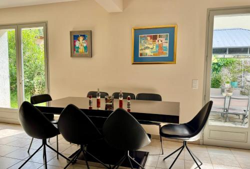 Elegant Cannes Villa 4-5 Bedrooms Walk to Palais & Beaches