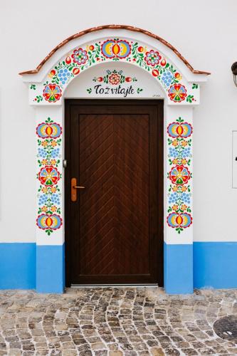 a brown door with a sign that reads yo knights at U Stařečka in Hovorany