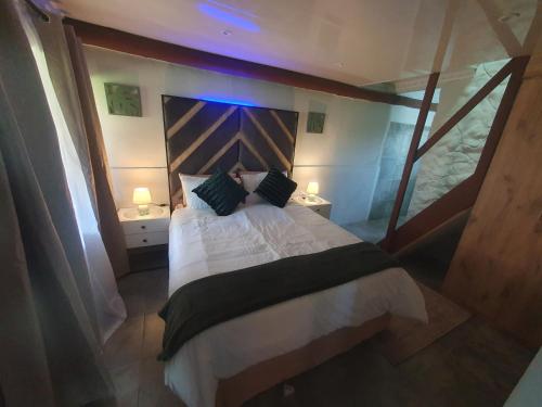an overhead view of a bedroom with a bed at Blu light lodge in Randfontein