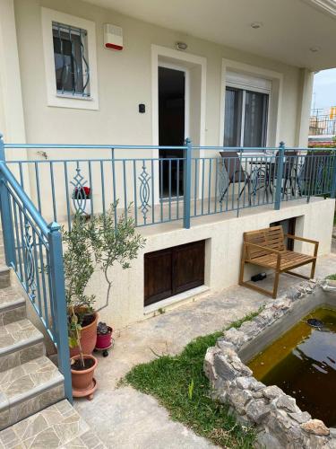 The Pond House near the airport and the sea
