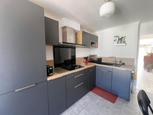 Bright Top Floor 2BR with Large Terrace in Nice Centre