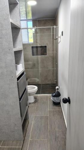 a bathroom with a shower and a toilet at Finca Santa Rita in Pereira