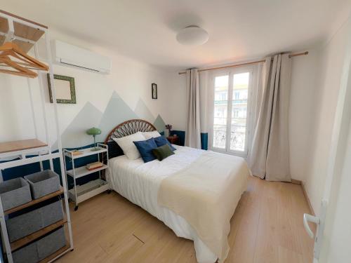 Bright Top Floor 2BR with Large Terrace in Nice Centre
