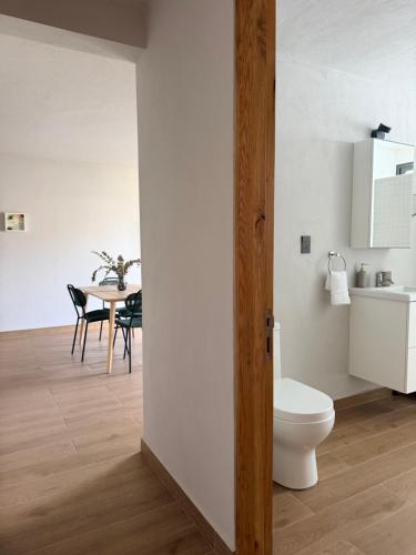 a bathroom with a toilet and a table at Bauer Haus in Laborcillas