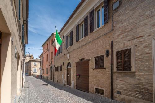 an alley with a flag on the side of a building at Antica Dimora Sforza Bed & Bike in Corinaldo