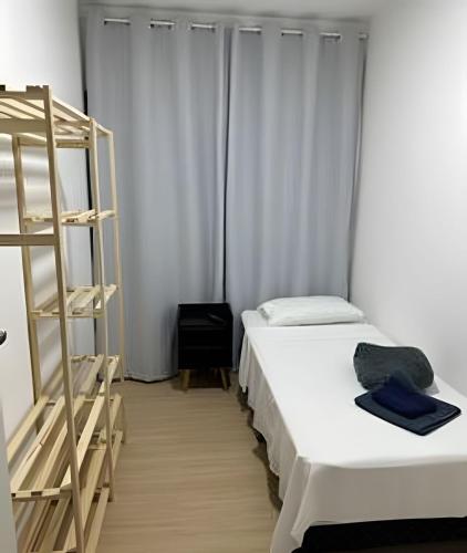 a small room with two beds and a ladder at Quartos individuais Vila Olimpia 1 in São Paulo